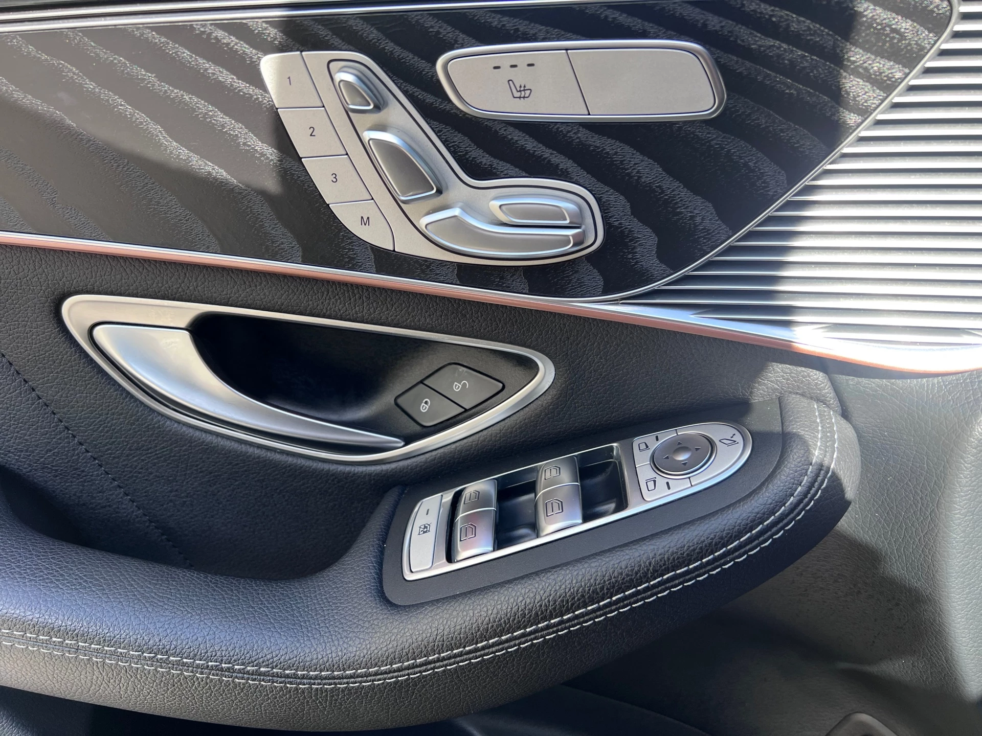 Hoofdafbeelding Mercedes-Benz EQC