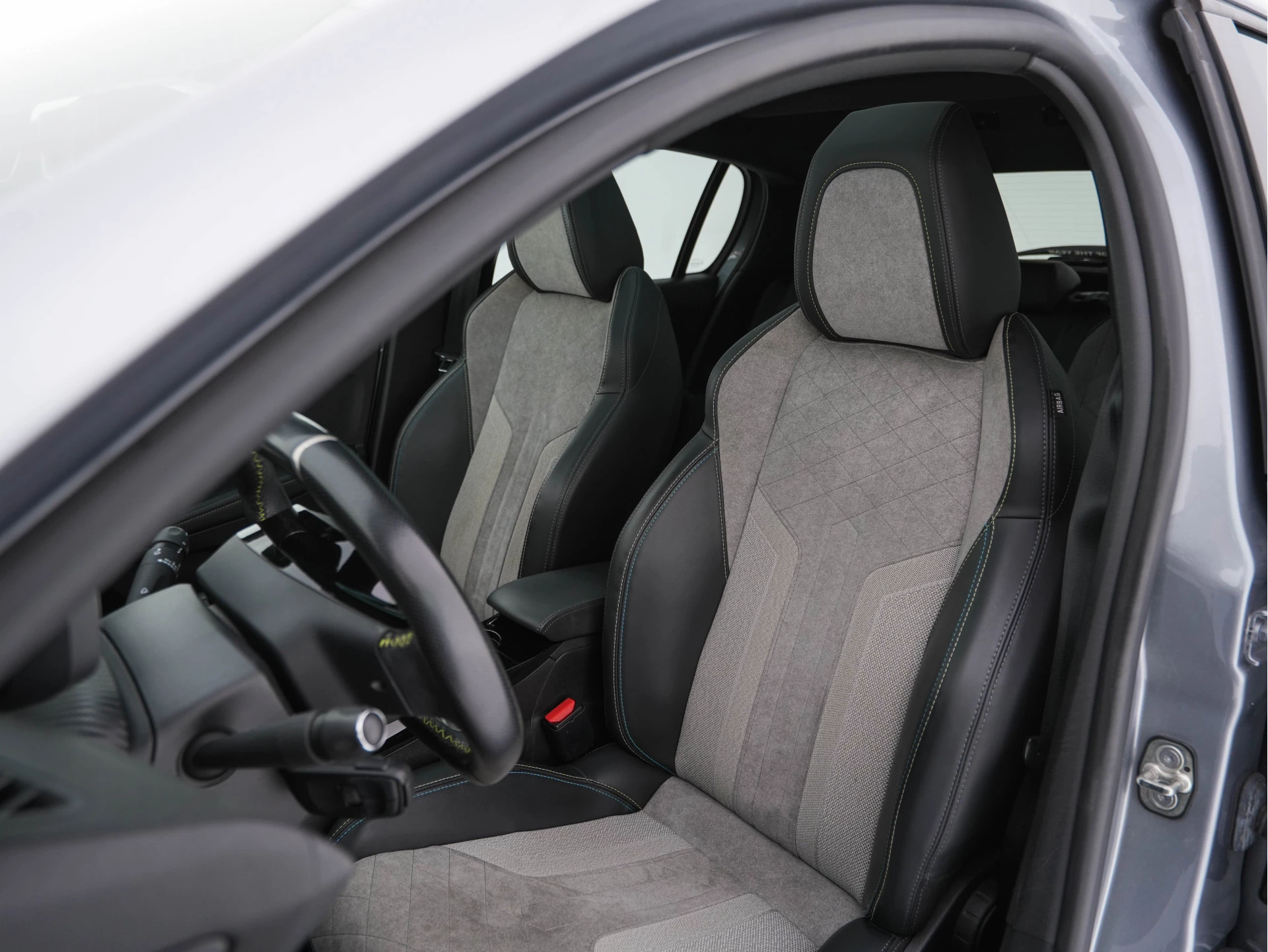 Hoofdafbeelding Peugeot e-208