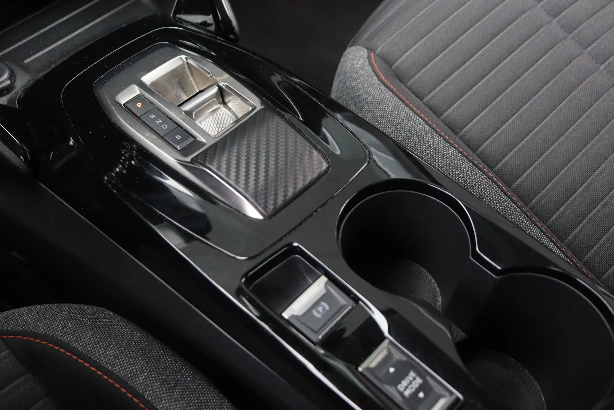 Hoofdafbeelding Peugeot e-208