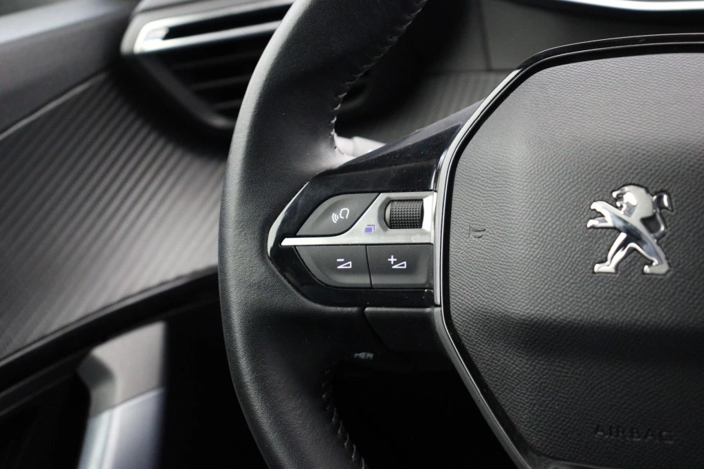 Hoofdafbeelding Peugeot e-2008