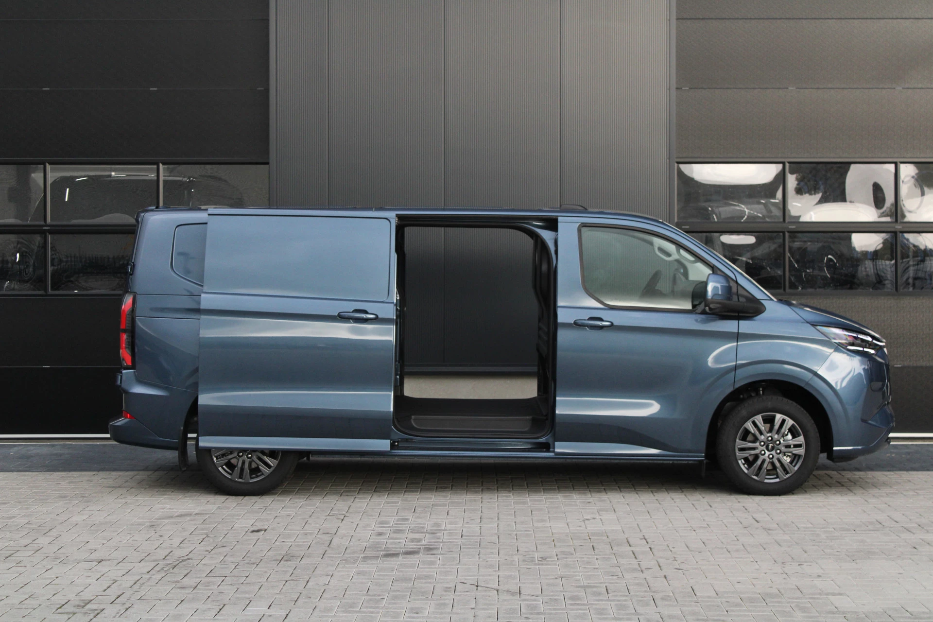 Hoofdafbeelding Ford E-Transit Custom