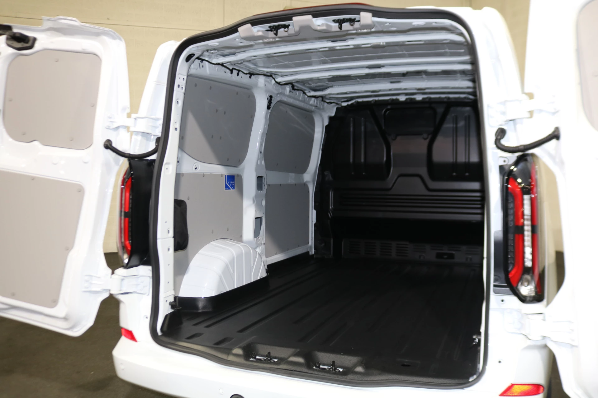 Hoofdafbeelding Ford E-Transit Custom