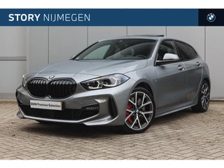 BMW 1 Serie 118i High Executive M Sport Automaat / Panoramadak / Sportstoelen / Achteruitrijcamera / Adaptieve LED / Stuurverwarming / Stoelverwarming / M Sportonderstel