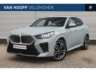 BMW iX2 eDrive20 M Sport / Sportstoelen / Adaptieve LED / M Adaptief onderstel / Comfort Access / Parking Assistant Plus / Head-Up / Live Cockpit Professional