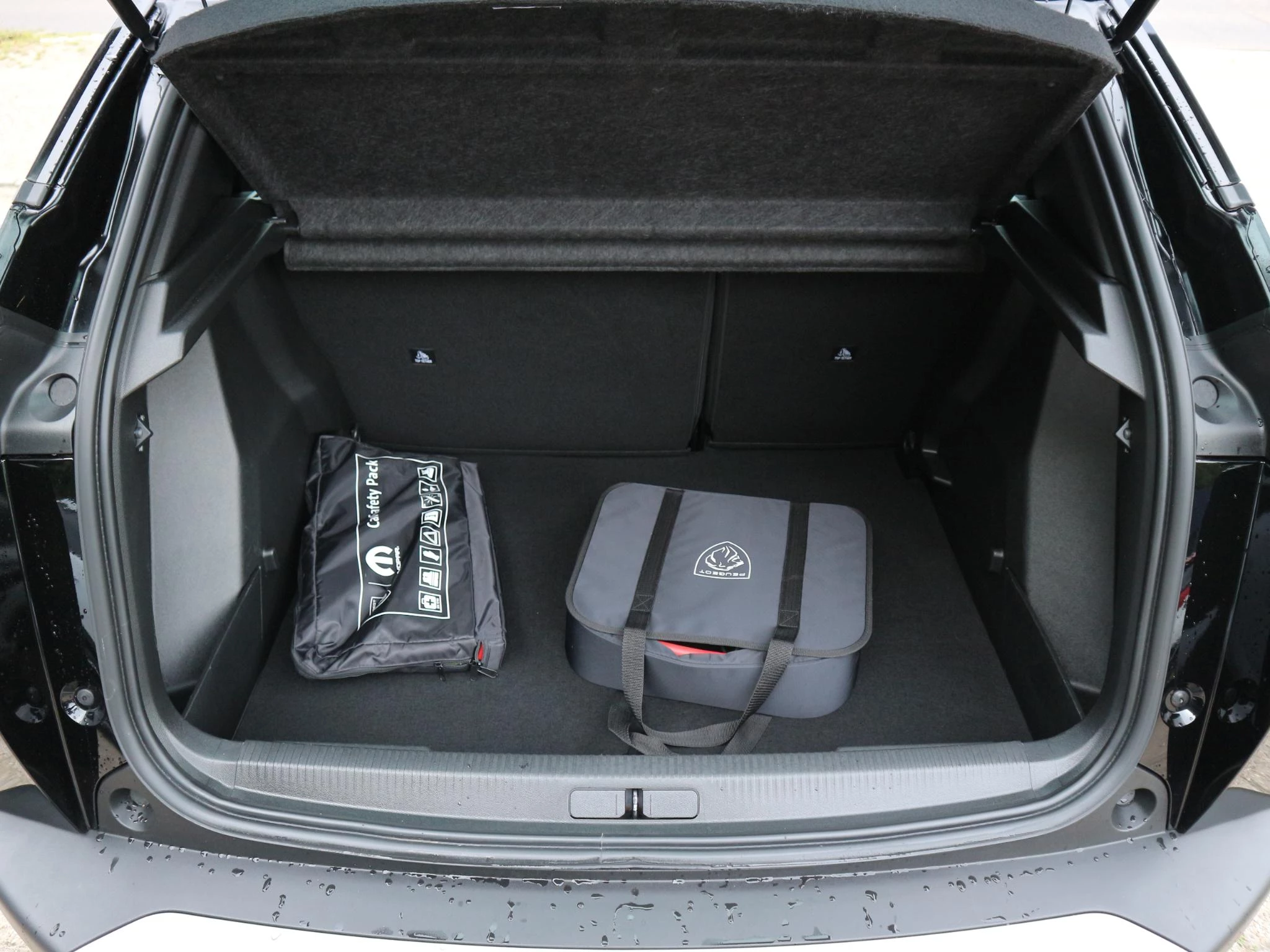 Hoofdafbeelding Peugeot e-2008