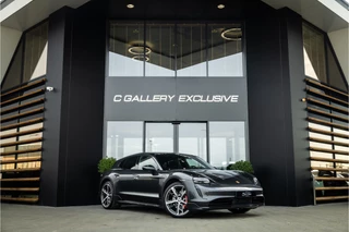 Hoofdafbeelding Porsche Taycan Porsche Taycan Cross Turismo 4S 93 kWh - Sport Chrono + | Panorama | Bose | Memory