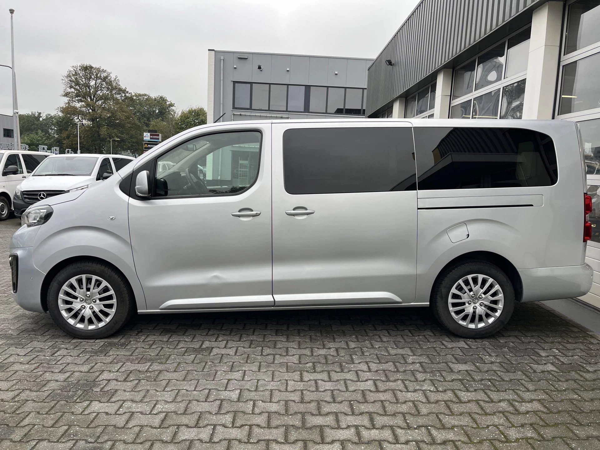 Hoofdafbeelding Peugeot Traveller