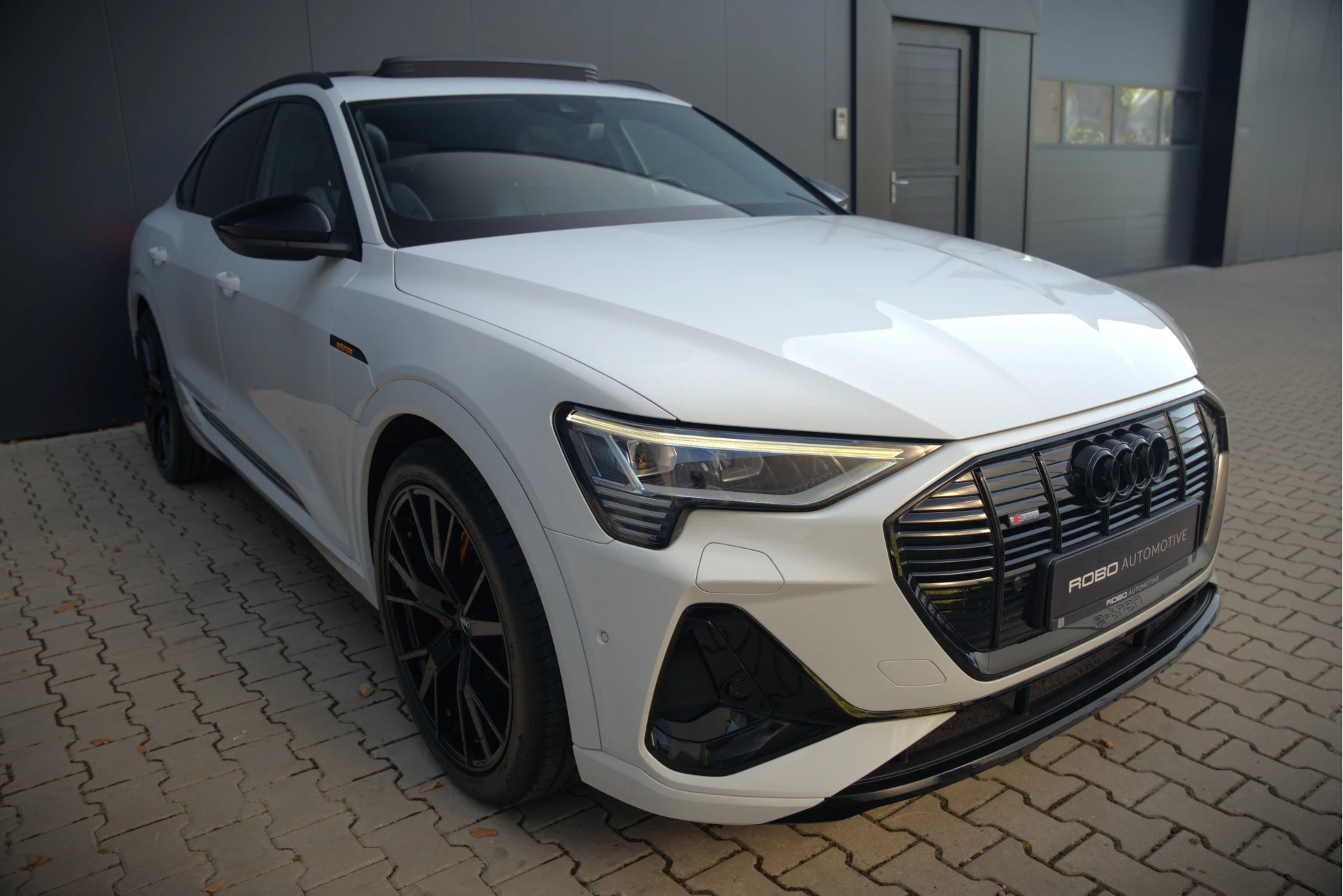 Hoofdafbeelding Audi e-tron