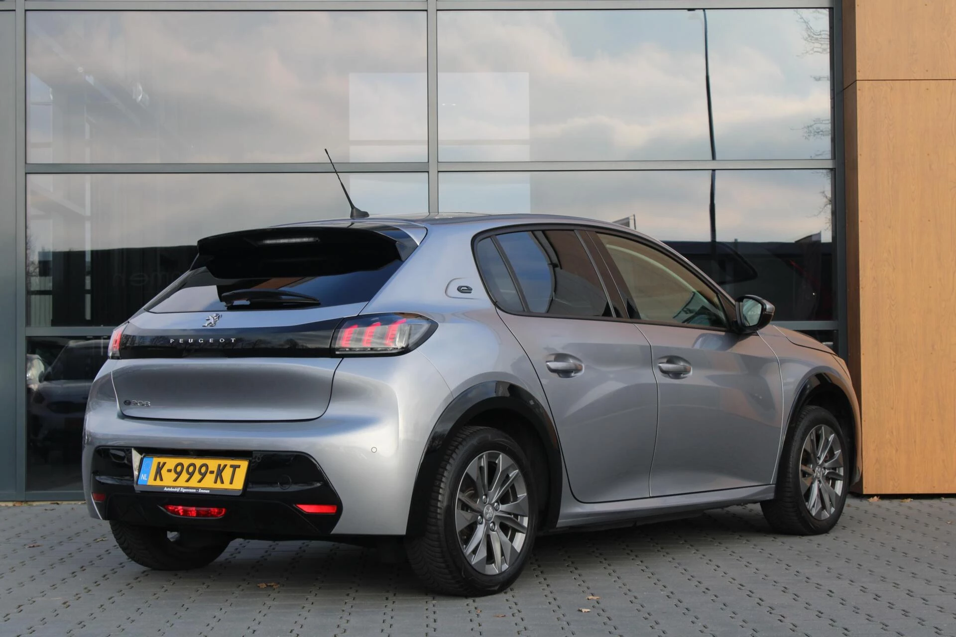 Hoofdafbeelding Peugeot e-208