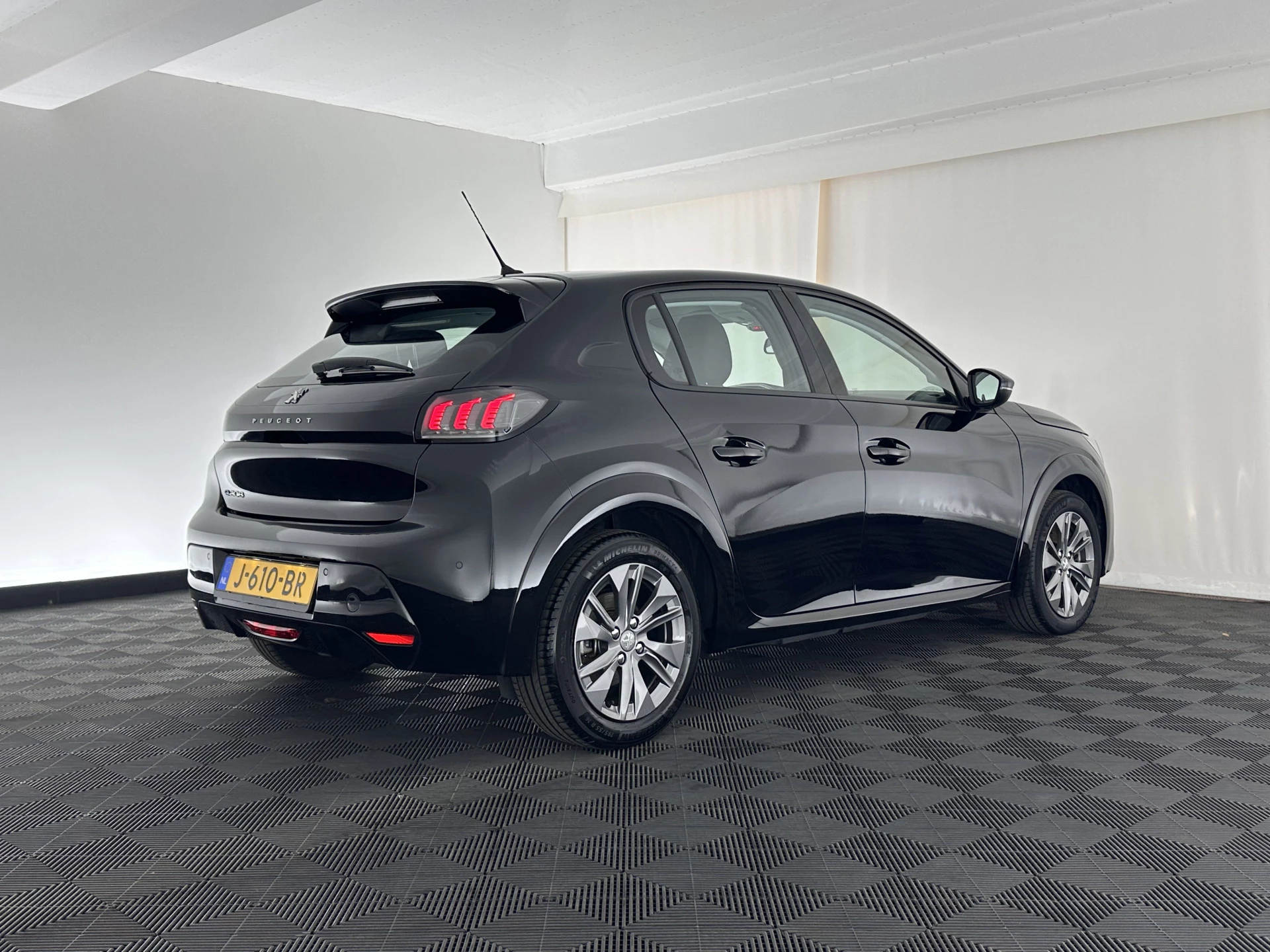 Hoofdafbeelding Peugeot e-208