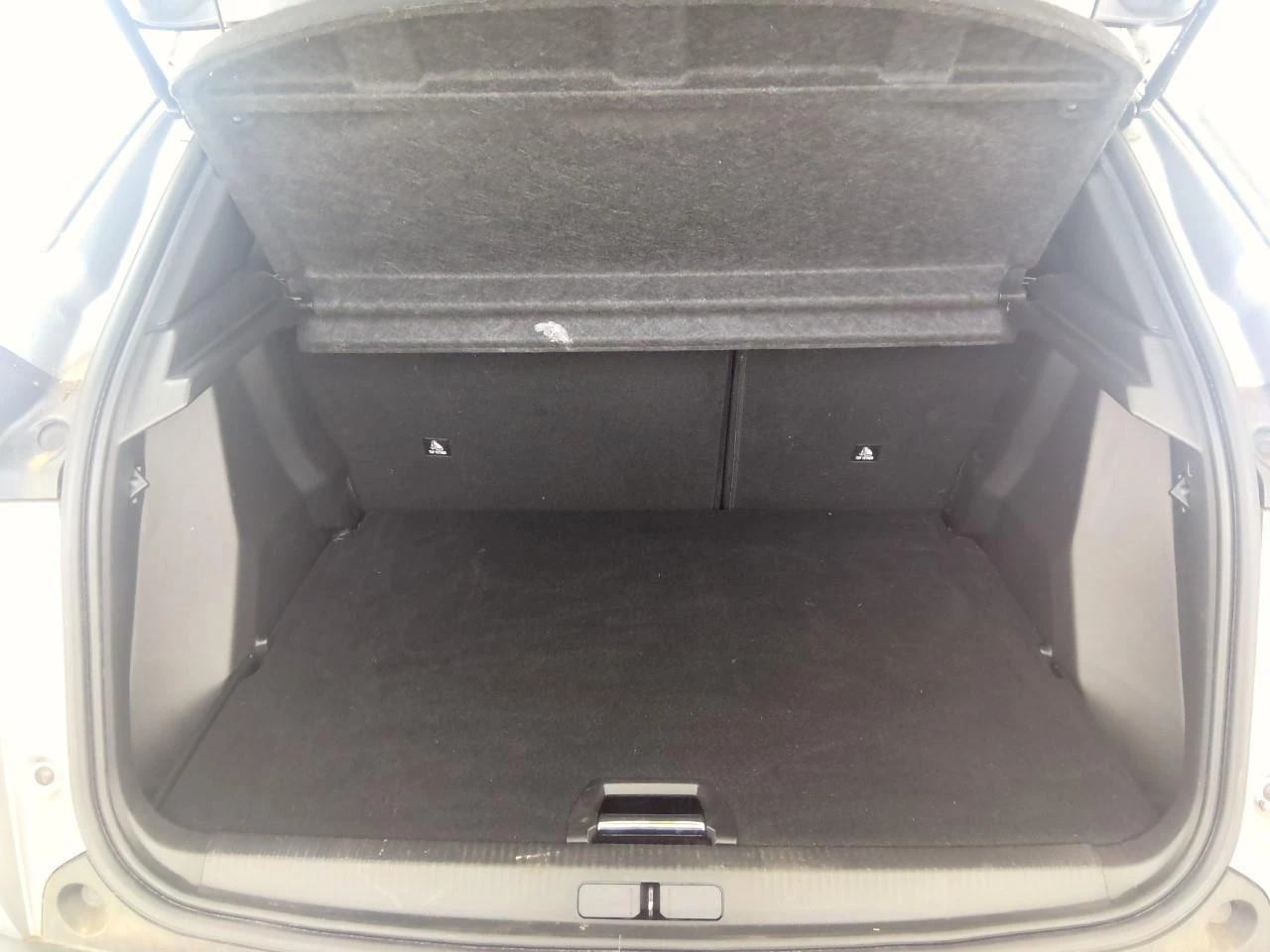 Hoofdafbeelding Peugeot e-2008