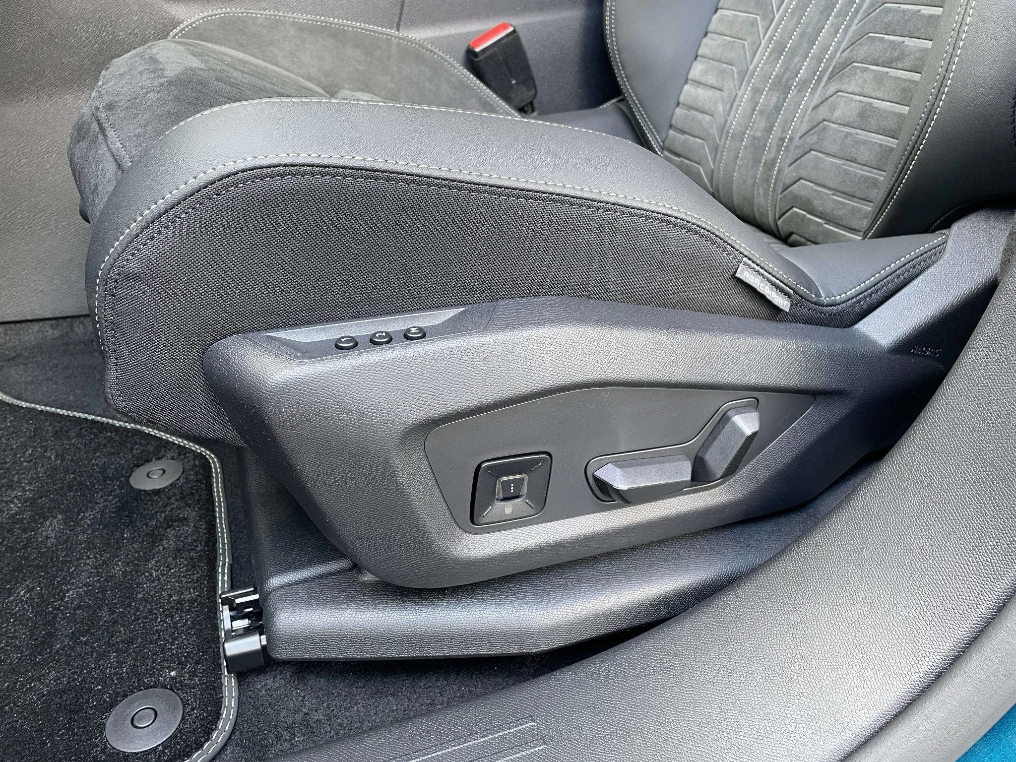 Hoofdafbeelding Peugeot e-5008