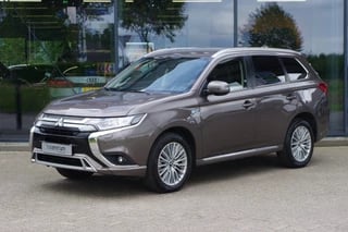 Hoofdafbeelding Mitsubishi Outlander Mitsubishi Outlander 2.4 PHEV Intense, Cruise Control, Camera, CarPlay, Leder-Alcantara, LED