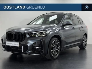 BMW X1 xDrive25e High Executive M Sport Automaat / Panoramadak / Trekhaak / Sportstoelen / Achteruitrijcamera / LED / Head-Up / Stoelverwarming