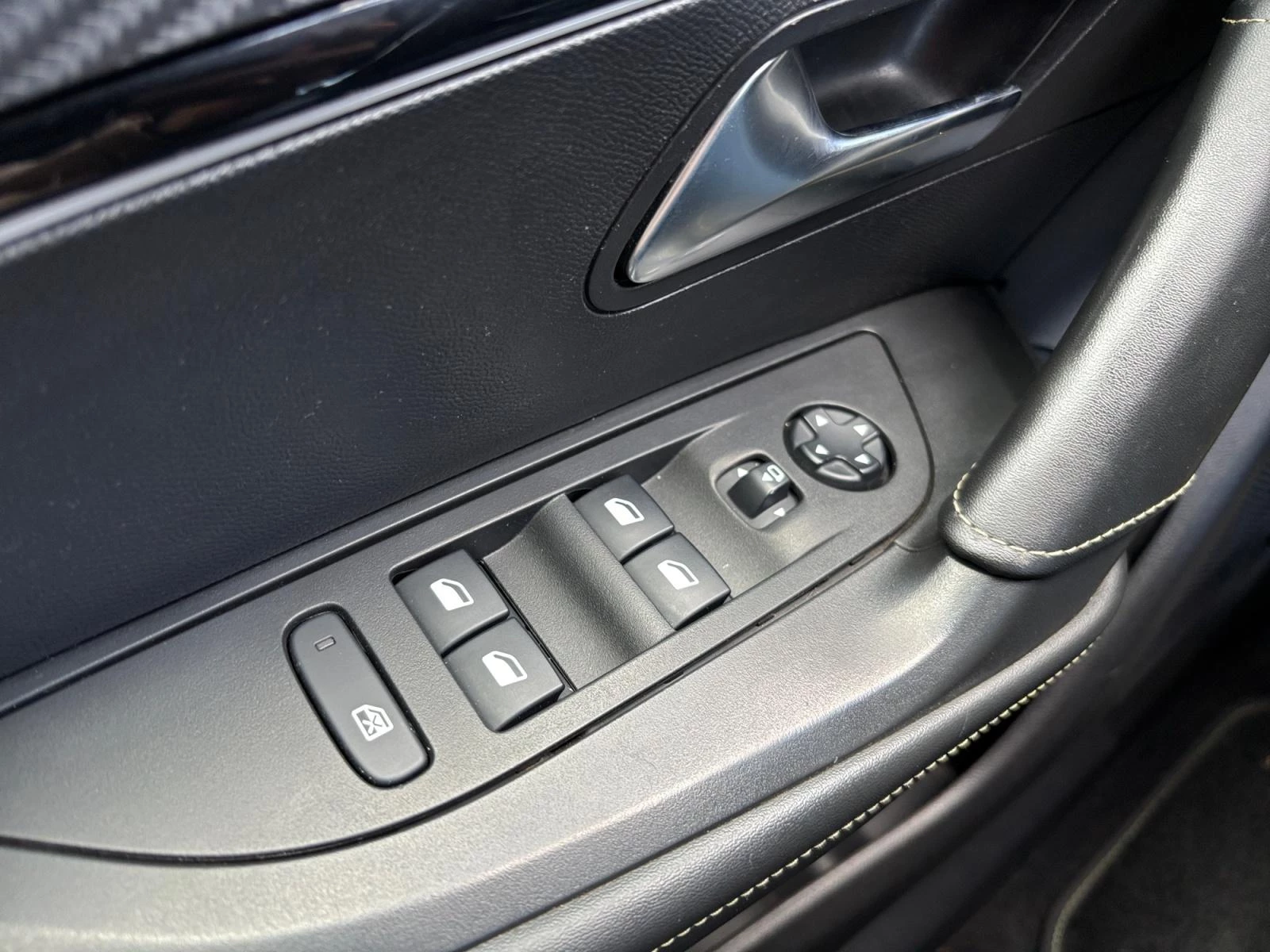 Hoofdafbeelding Peugeot e-2008