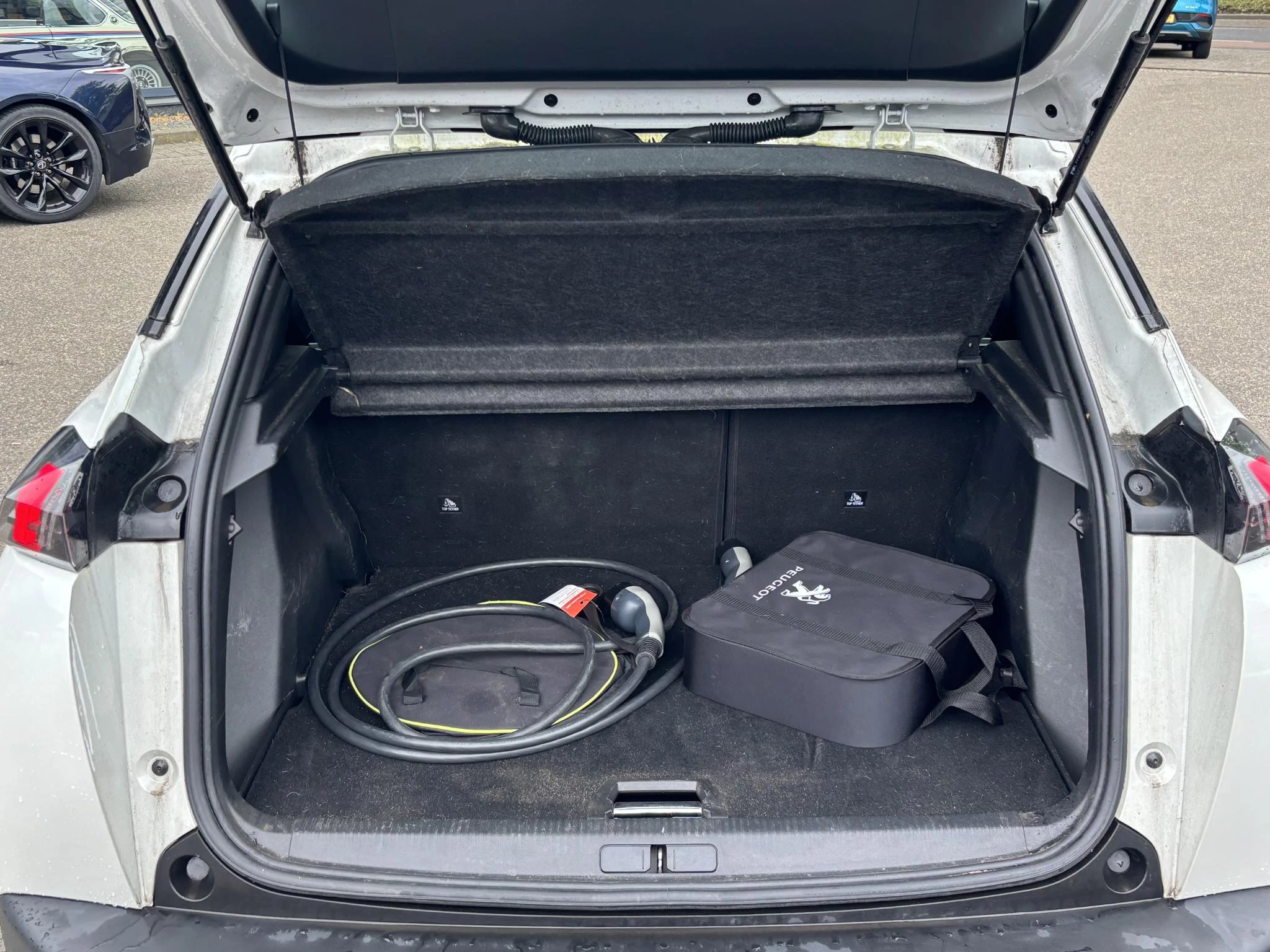 Hoofdafbeelding Peugeot e-2008