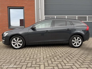 Volvo V60 2.0 T3 Momentum - trekhaak - 17inch - (Volvo motor)