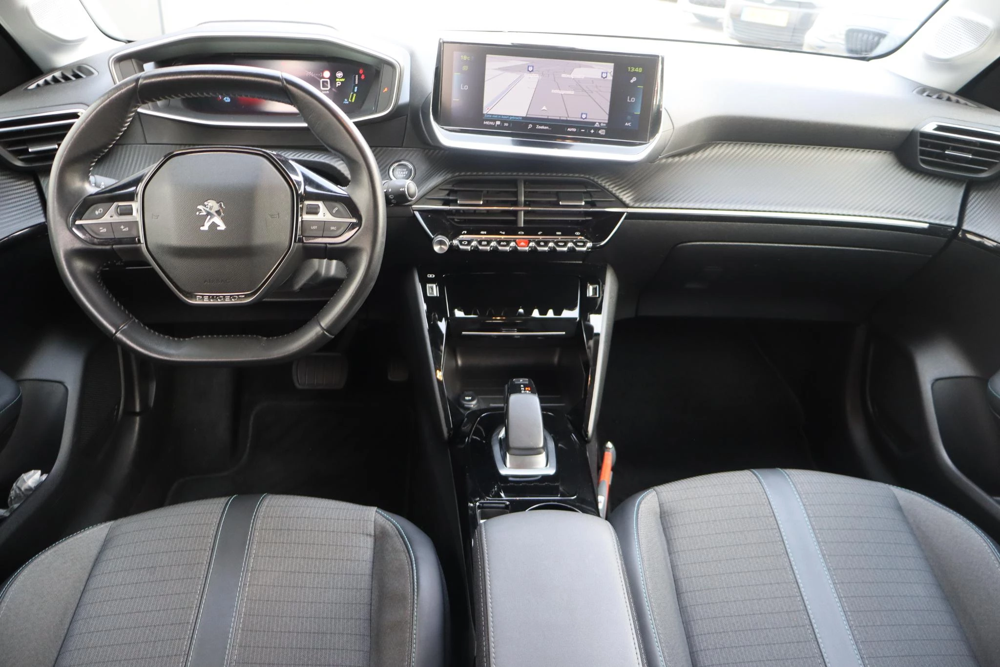 Hoofdafbeelding Peugeot e-208