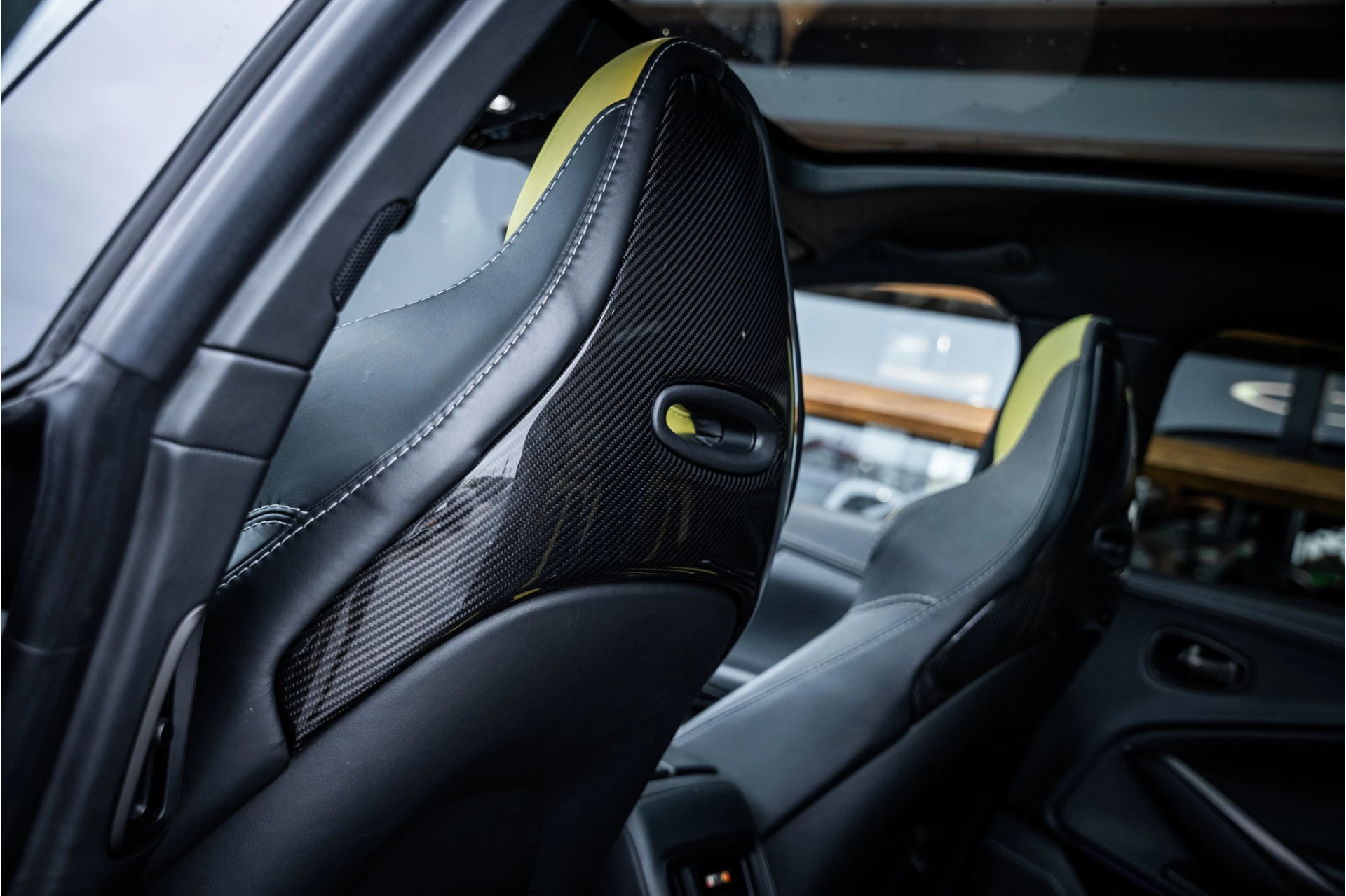 Hoofdafbeelding Aston Martin DBX