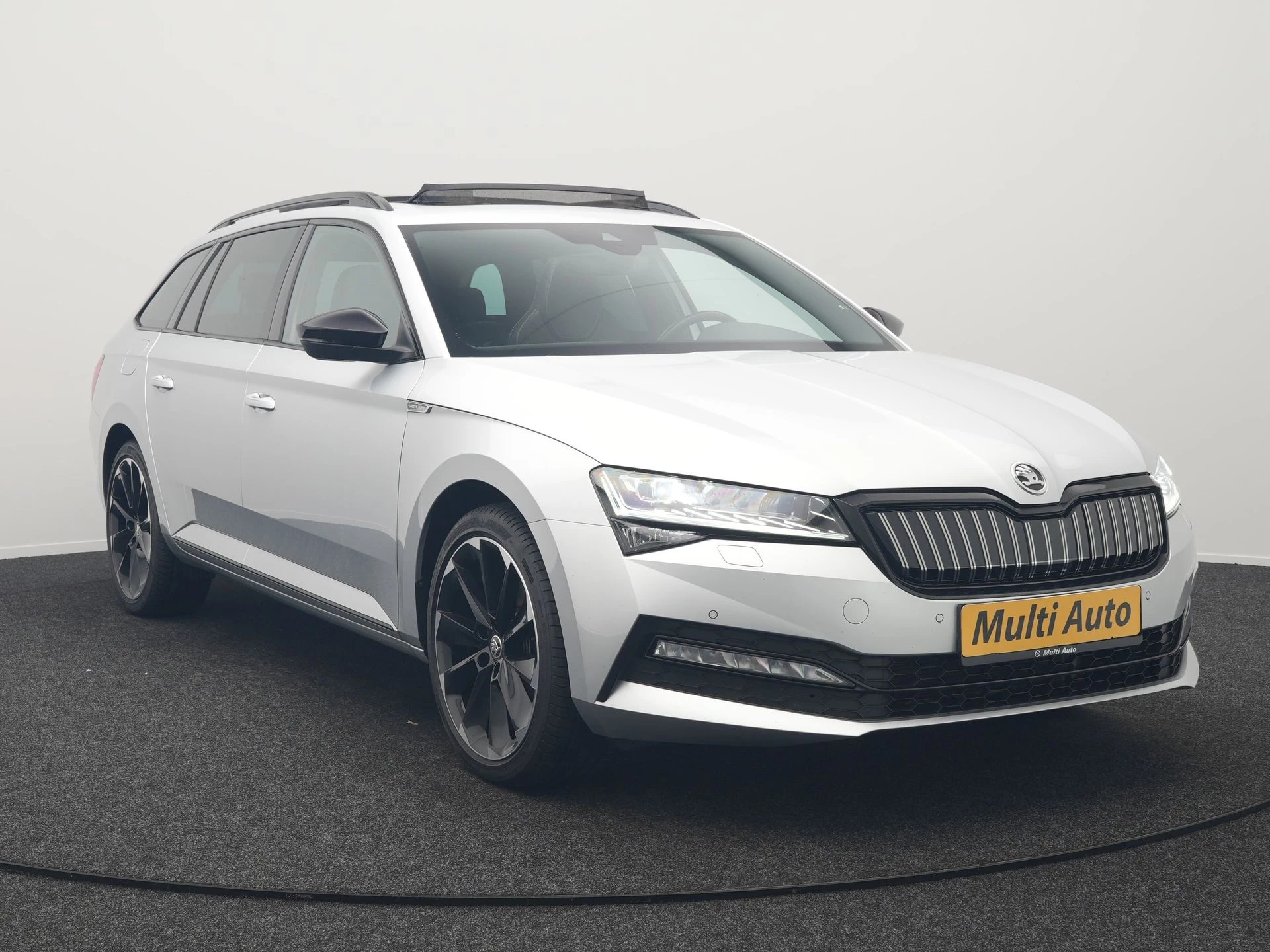 Hoofdafbeelding Škoda Superb