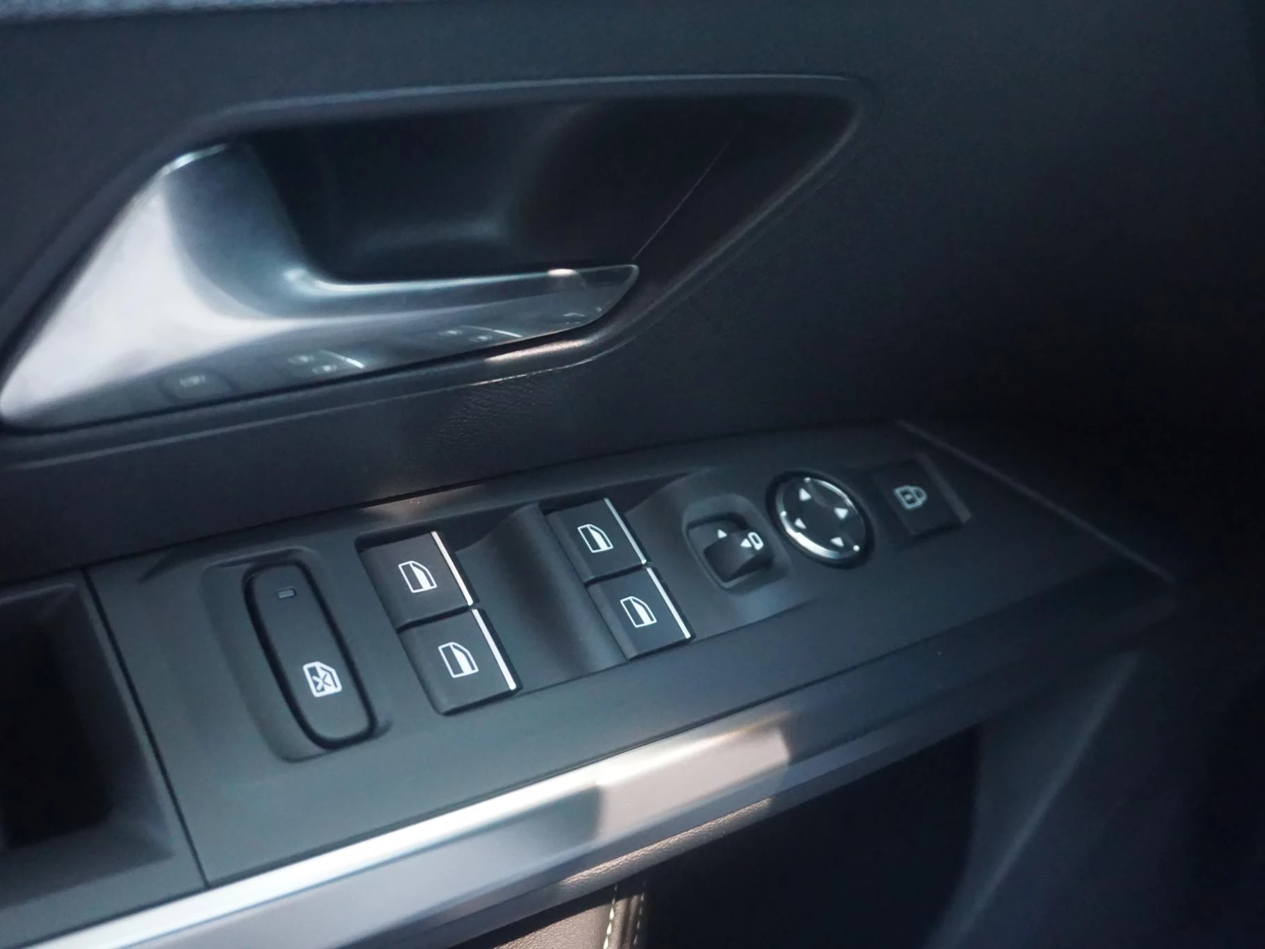 Hoofdafbeelding Peugeot e-5008