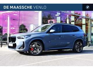 BMW X1 xDrive25e High Executive M Sport Automaat / Panoramadak / Trekhaak / Sportstoelen / M Adaptief onderstel / Adaptieve LED / Parking Assistant Plus / Head-Up / Harman Kardon