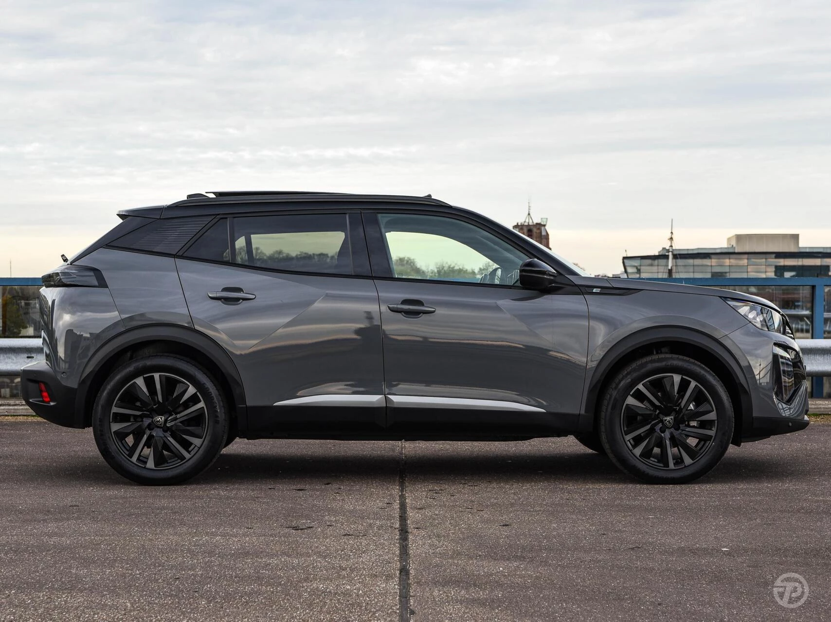 Hoofdafbeelding Peugeot e-2008