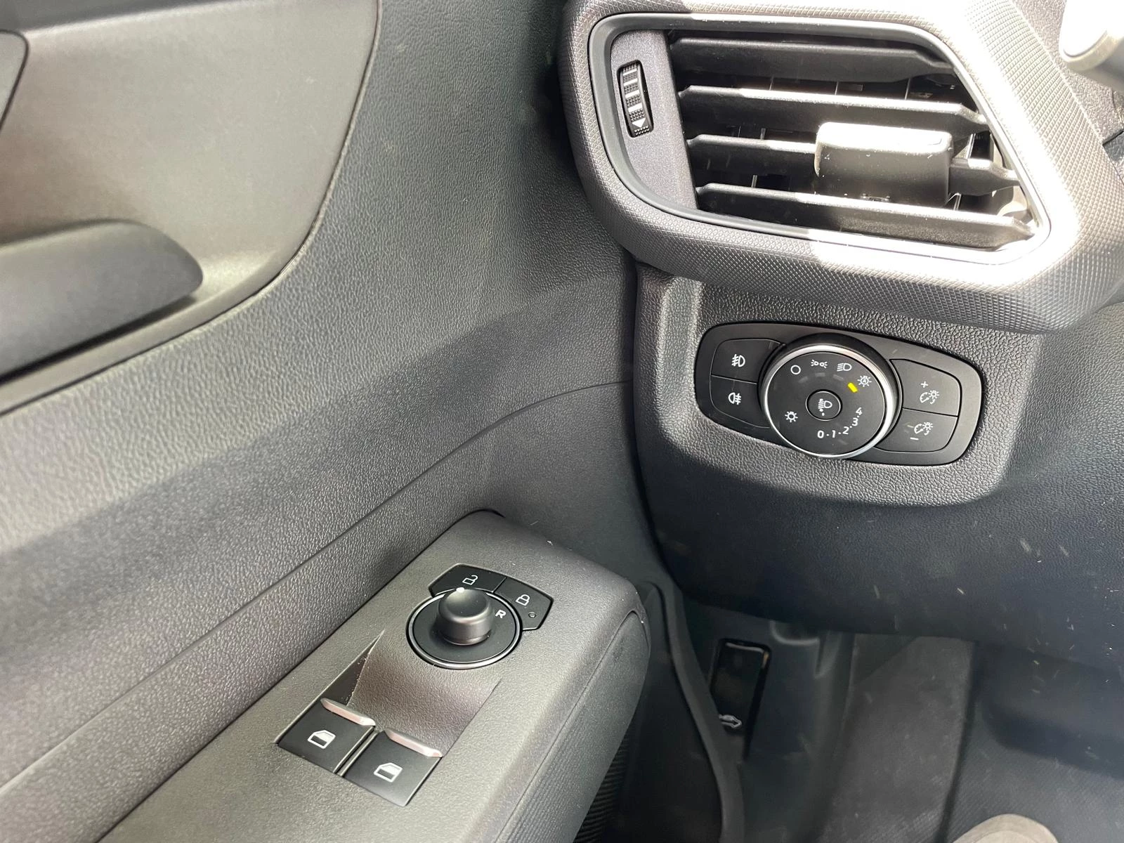 Hoofdafbeelding Ford E-Transit Courier