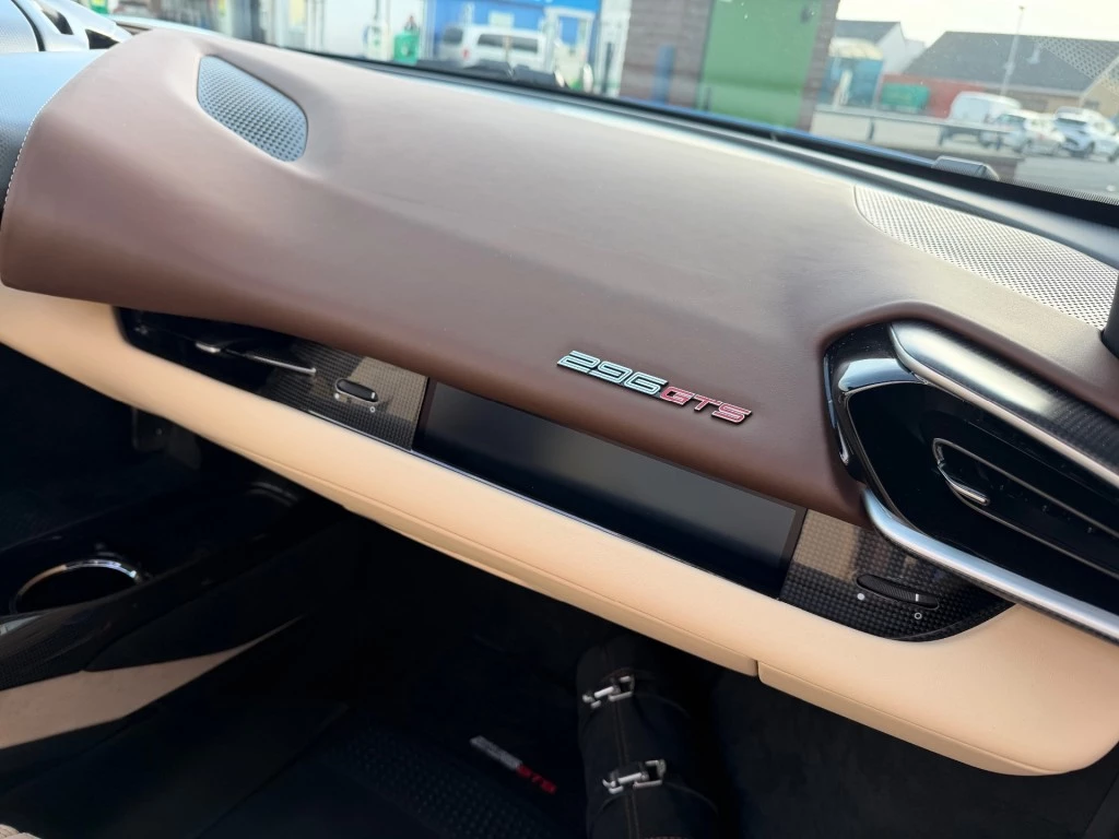 Hoofdafbeelding Ferrari 296