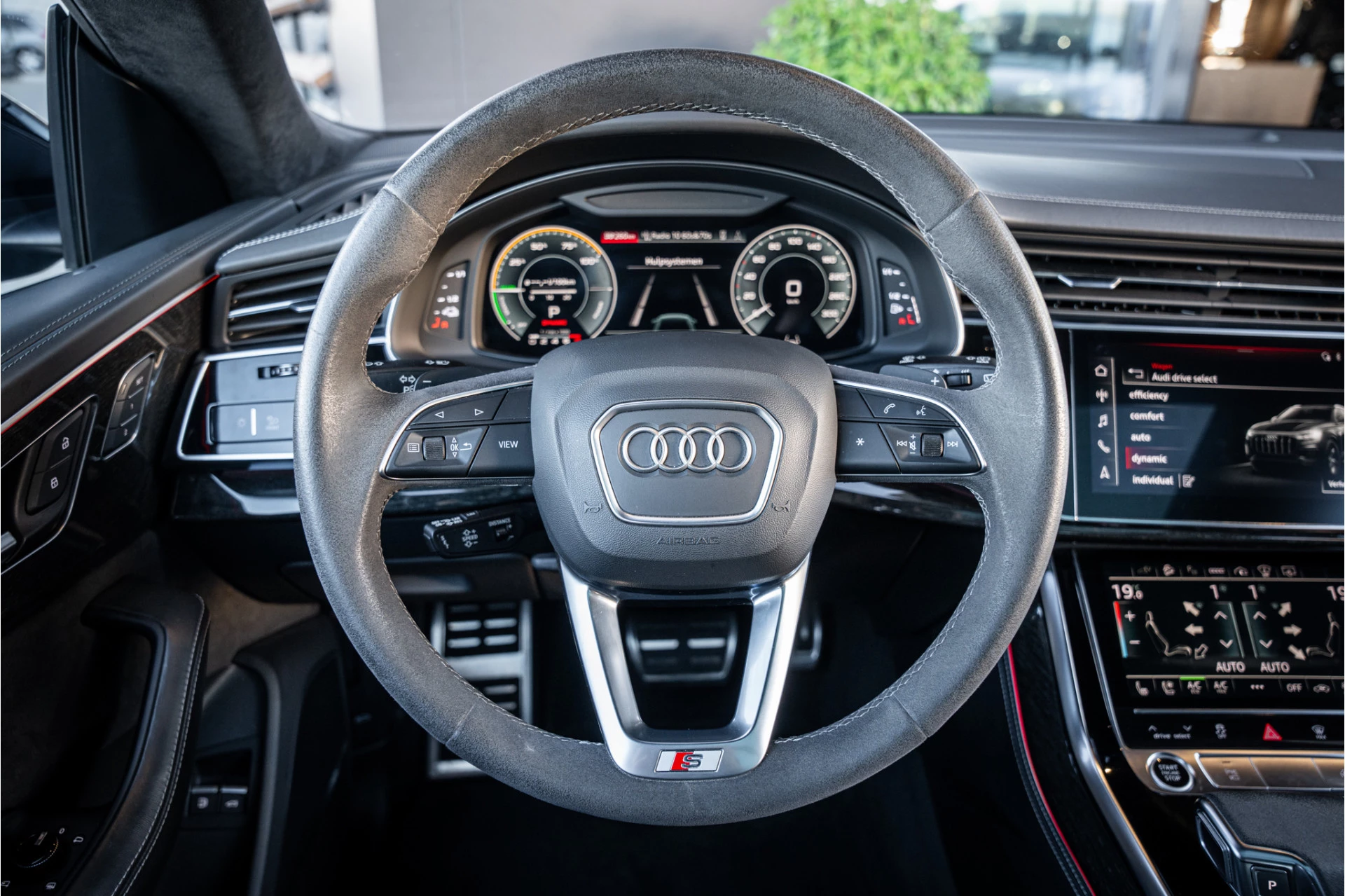 Hoofdafbeelding Audi Q8
