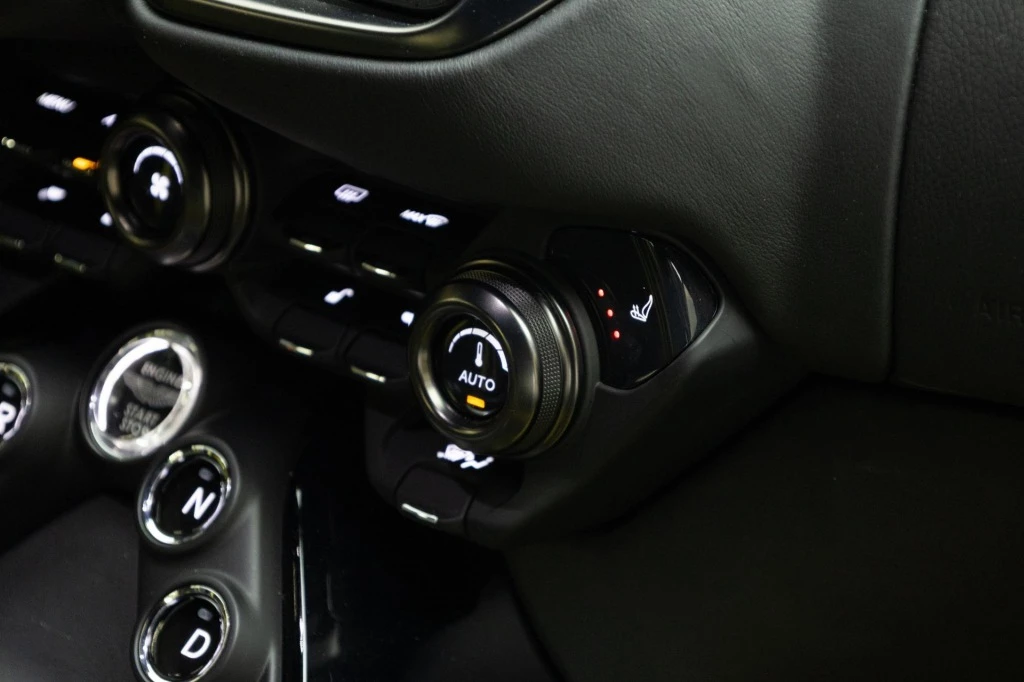 Hoofdafbeelding Aston Martin V8 Vantage