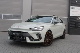 Hoofdafbeelding CUPRA Leon Sportstourer CUPRA Leon Sportstourer 1.5 TSI e-Hybrid VZ Performance /19''/Pano/full-led/camera/ bom boll