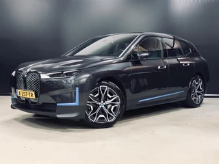 Hoofdafbeelding BMW iX BMW IX XDrive40 High Executive 77 kWh 326PK, 360 Cam, Harman/Kardon, 22" Velg, Apple Carplay, Android Auto, Hud