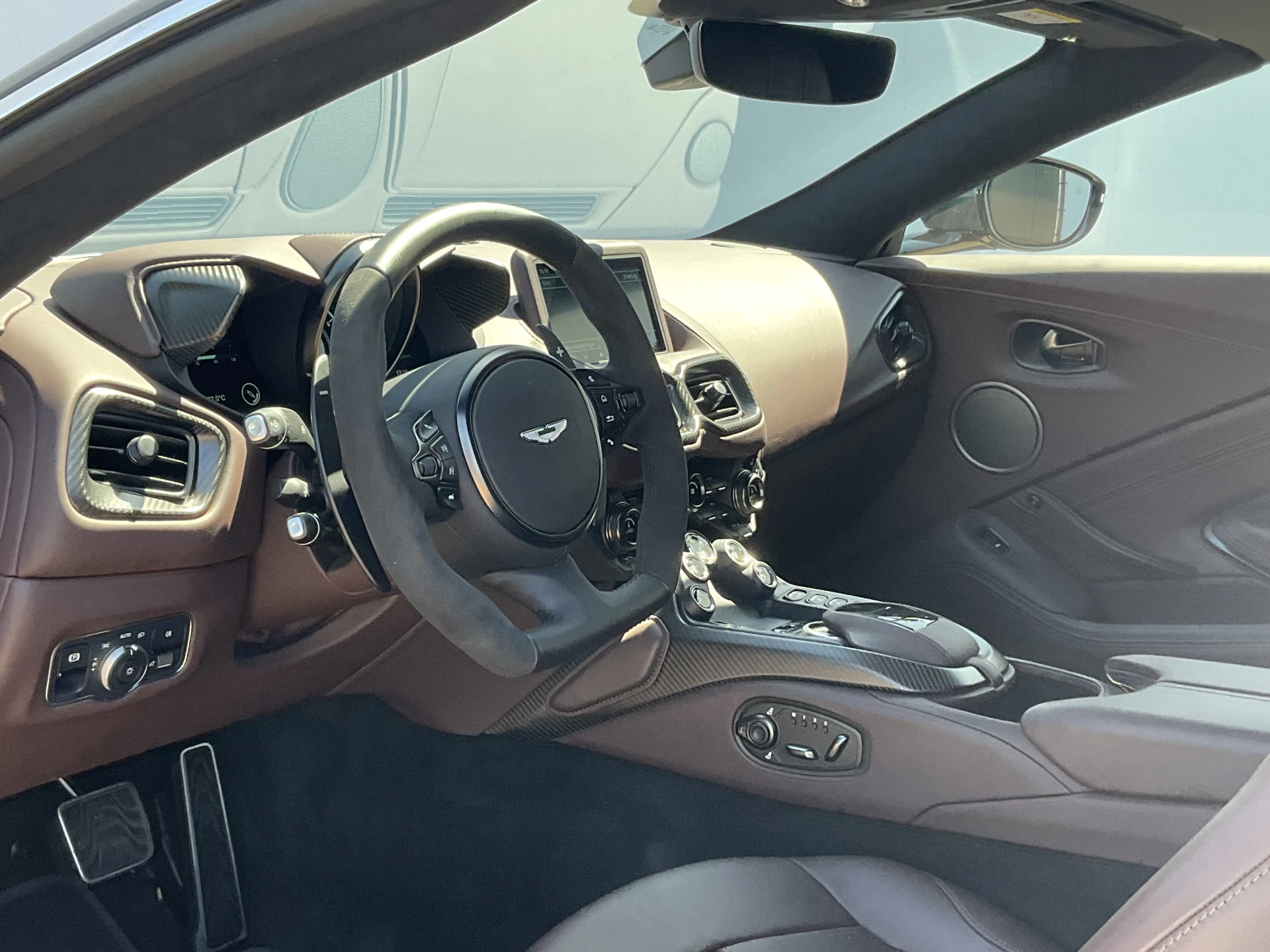 Hoofdafbeelding Aston Martin V8 Vantage