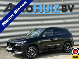 Hoofdafbeelding BMW X1 BMW X1 sDrive18i Trekhaak LED Keyless Entry Carplay 19 inch 4 Seizoenenbanden Achteruitrijcamera Premium Pack Stoelverwarming
