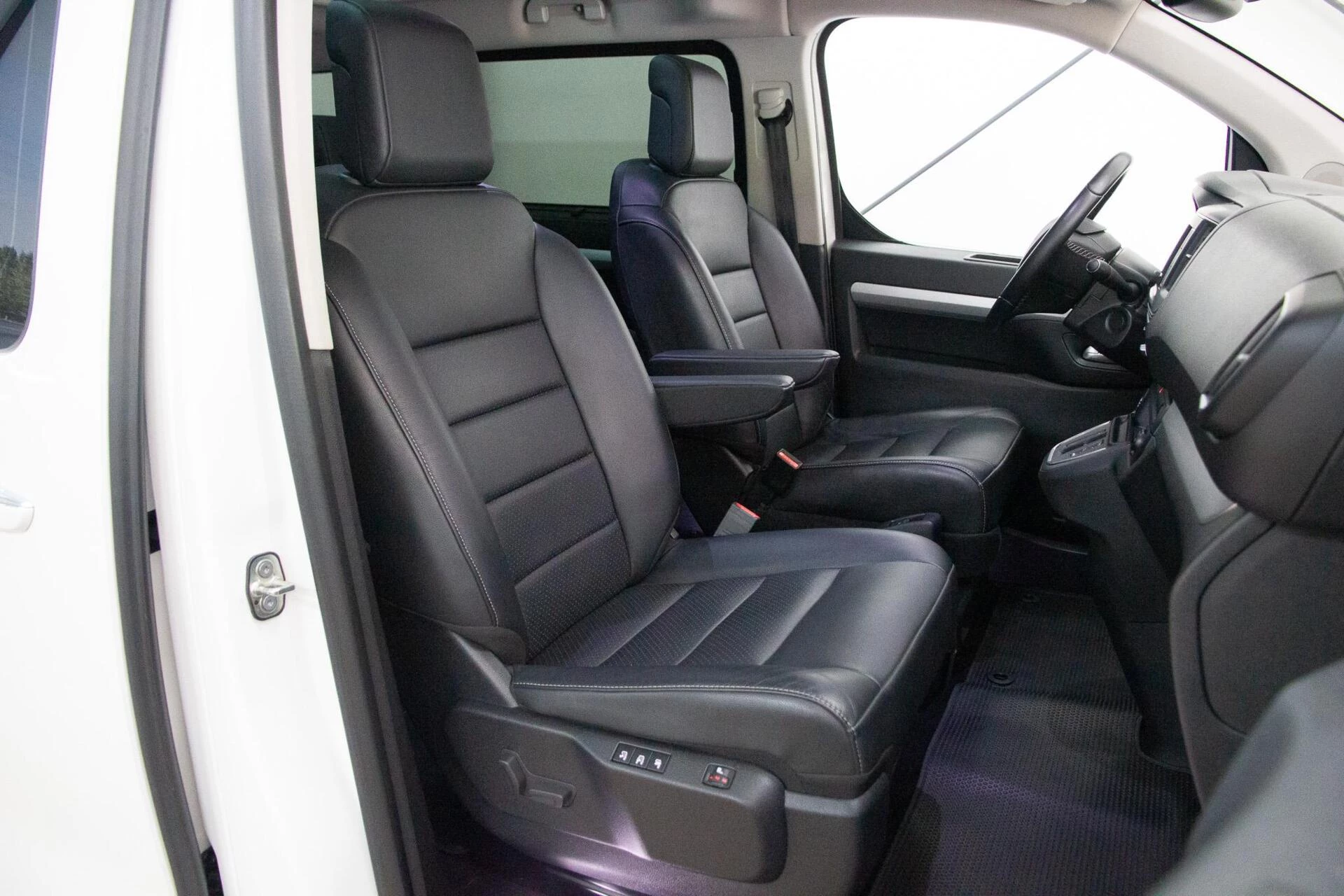 Hoofdafbeelding Peugeot e-Traveller