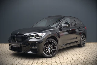 BMW X1 xDrive25e Business Edition Plus M Sport | Panoramadak | Leer | Head-Up Display | Camera | Shadowline | Keyless | Cruise Control | Navigatie Prof. | Stoelverwarming | Elek. Achterklep | Ambiance Verlichting