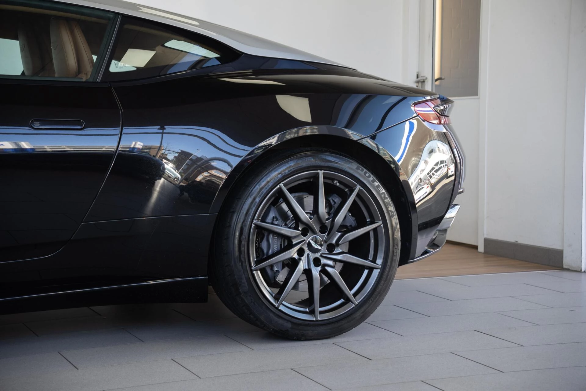 Hoofdafbeelding Aston Martin DB11