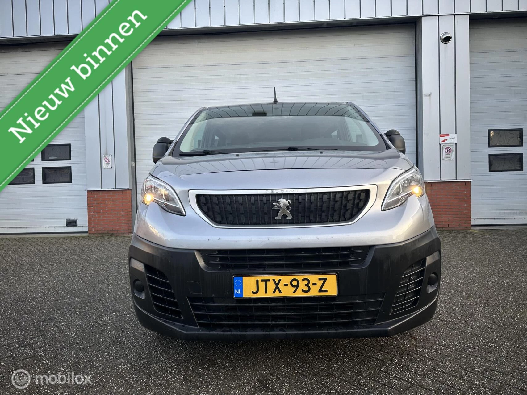 Hoofdafbeelding Peugeot Traveller