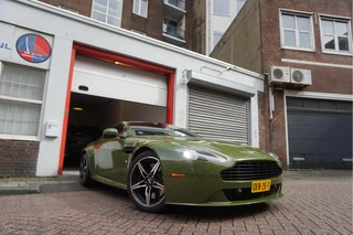 Hoofdafbeelding Aston Martin V8 Vantage Aston Martin V8 Vantage 4.7 V8 S Sportshift II N430 (zeer zeldzaam) Facelift | CARBON | Bang & Olufsen |