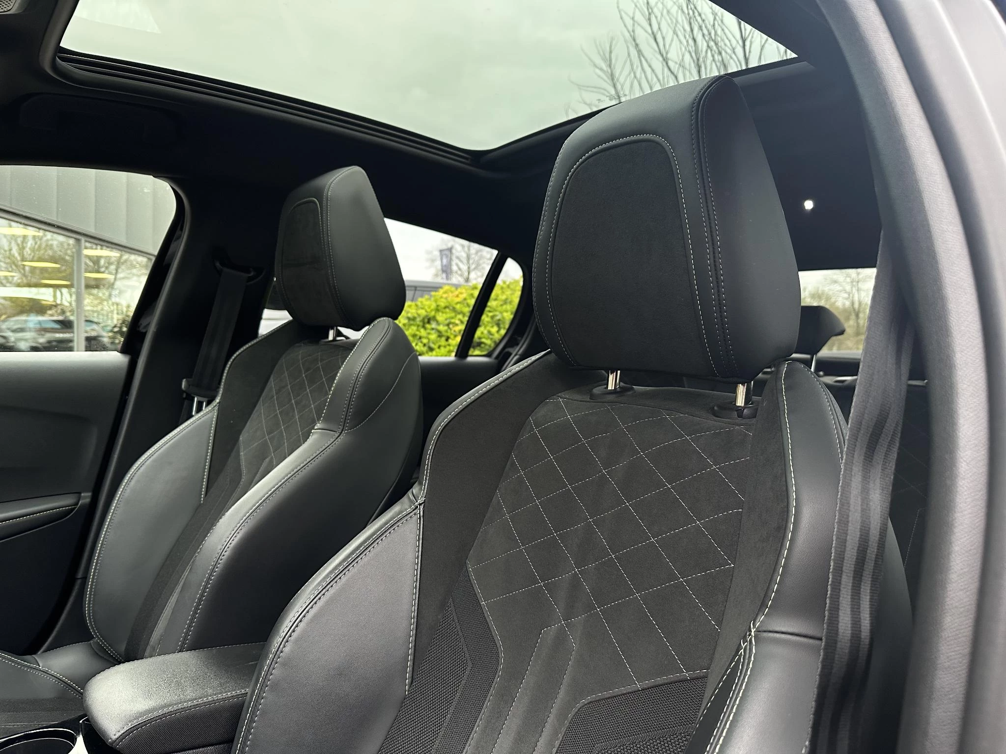 Hoofdafbeelding Peugeot e-208