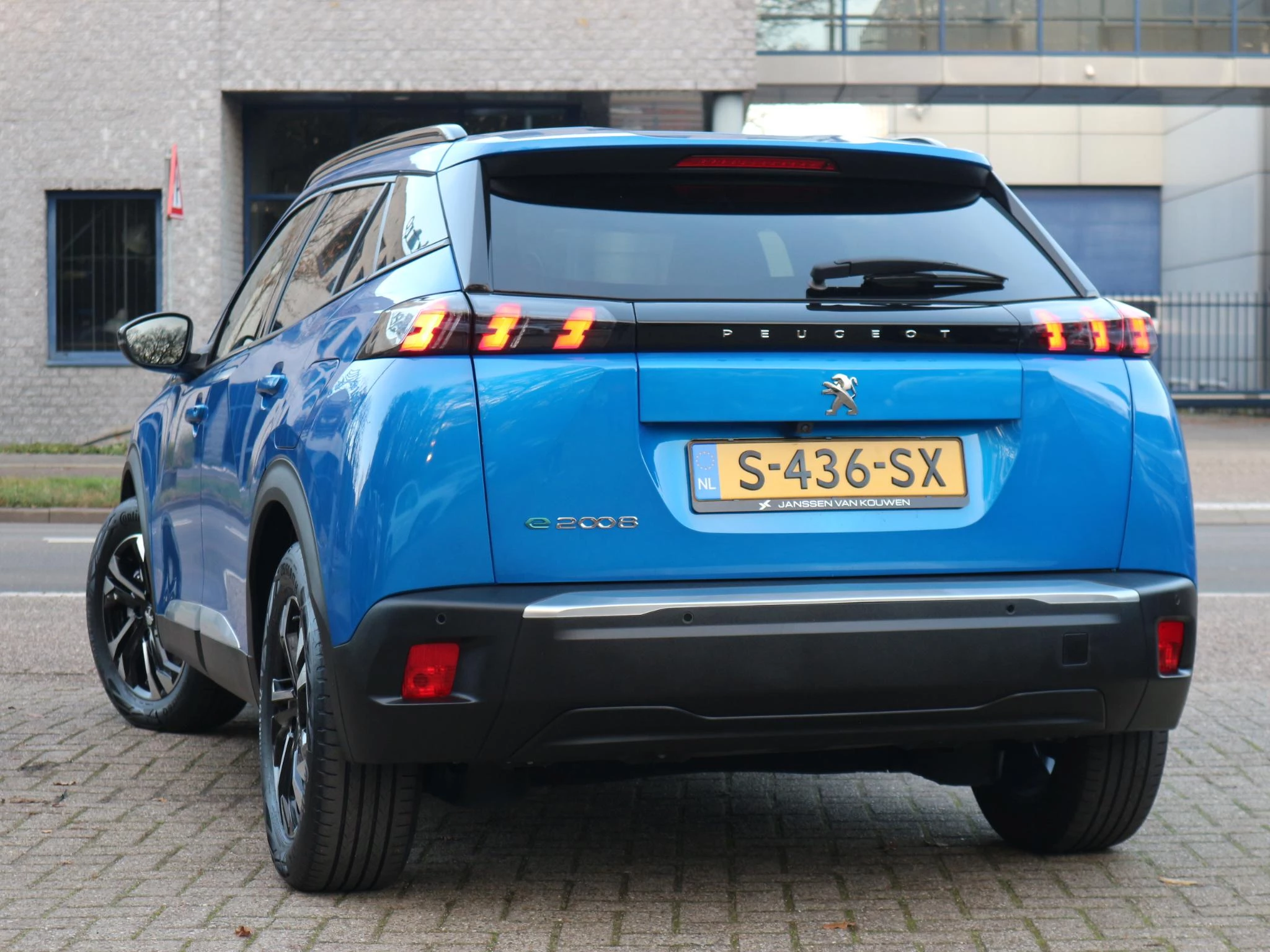 Hoofdafbeelding Peugeot e-2008