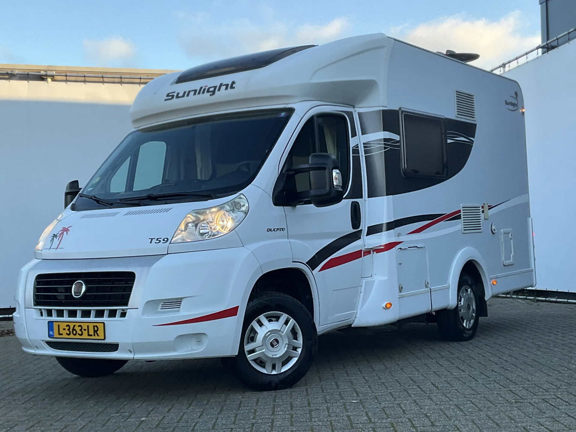 Hoofdafbeelding Carado T 59 2.3 131pk Airco Cruise Trekhaak Fietsendrager 2-Persoons Sunlight Carado