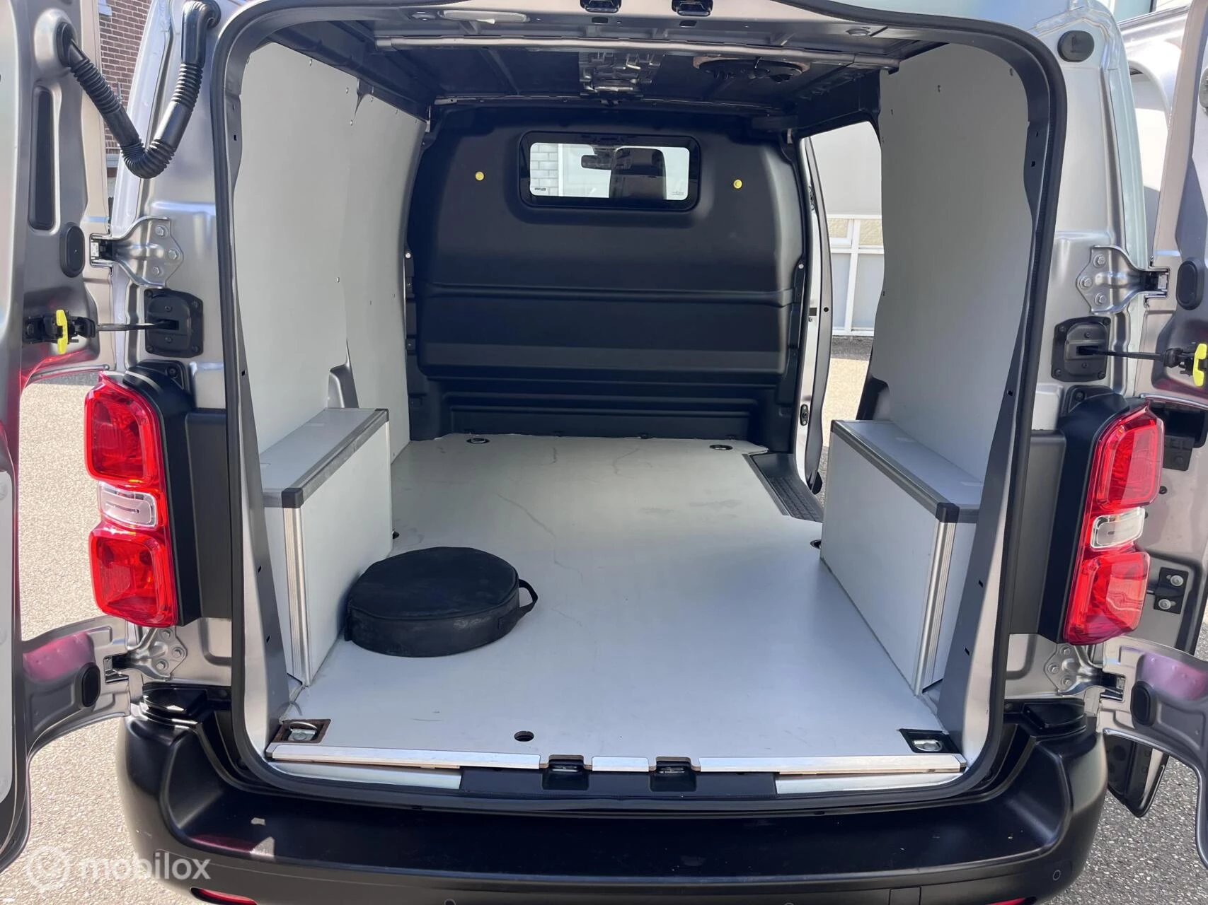 Hoofdafbeelding Peugeot e-Expert