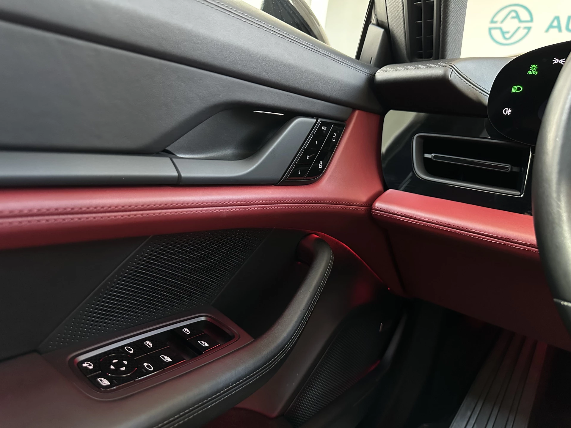 Hoofdafbeelding Porsche Taycan