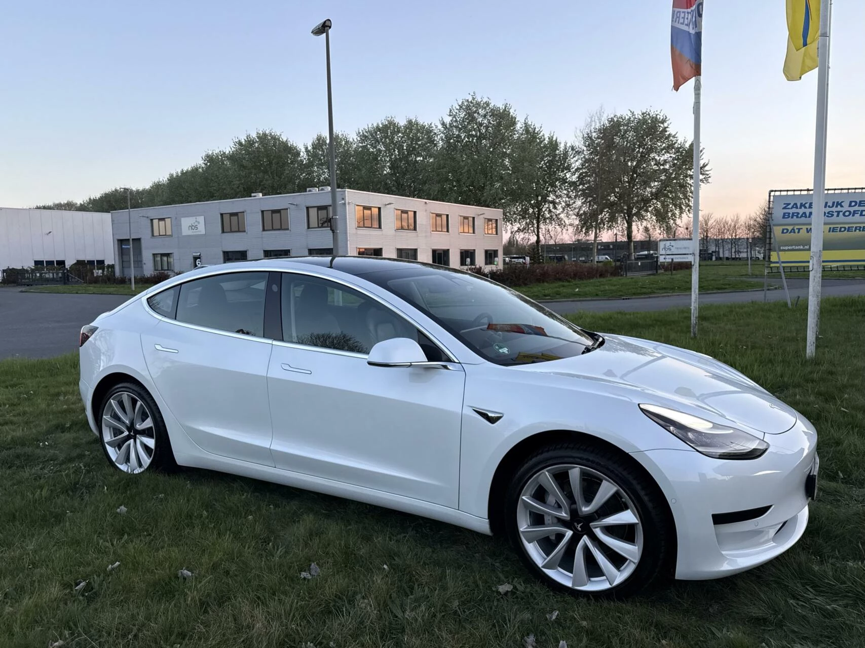 Hoofdafbeelding Tesla Model 3