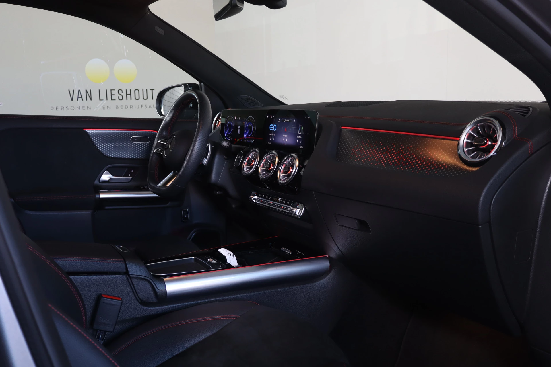 Hoofdafbeelding Mercedes-Benz EQA