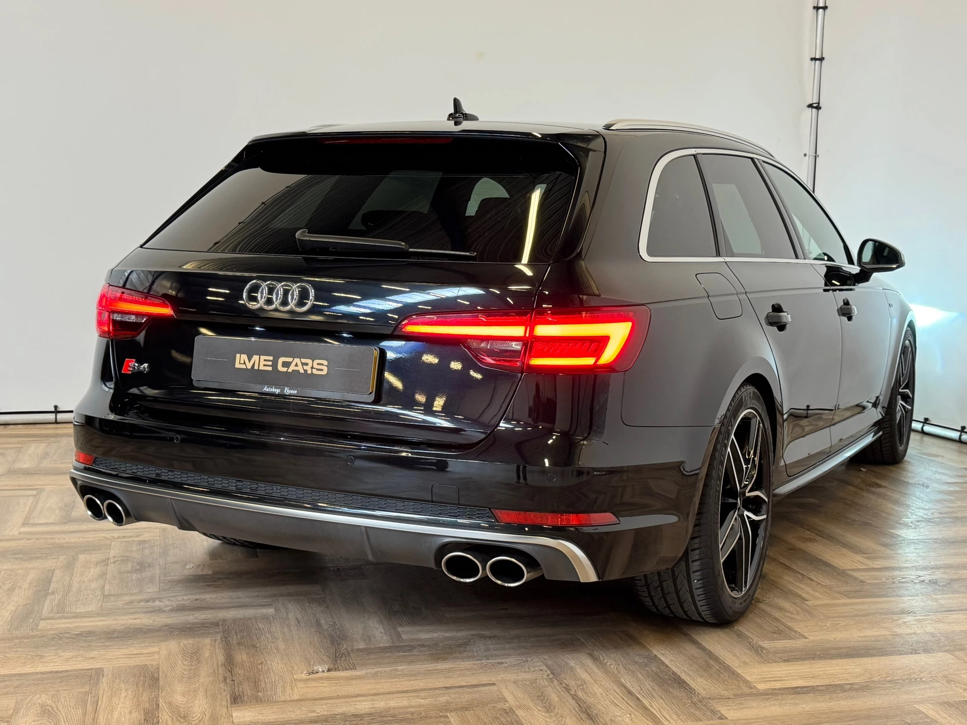 Hoofdafbeelding Audi S4