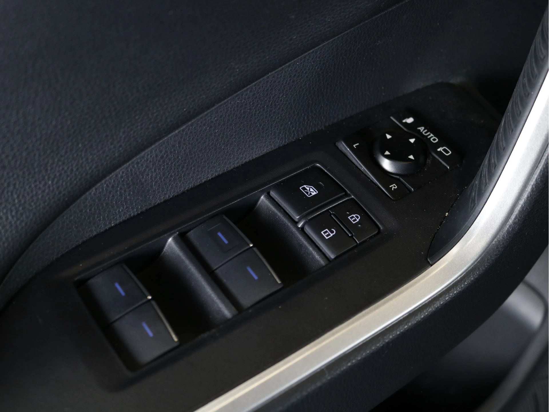 Hoofdafbeelding Suzuki Across