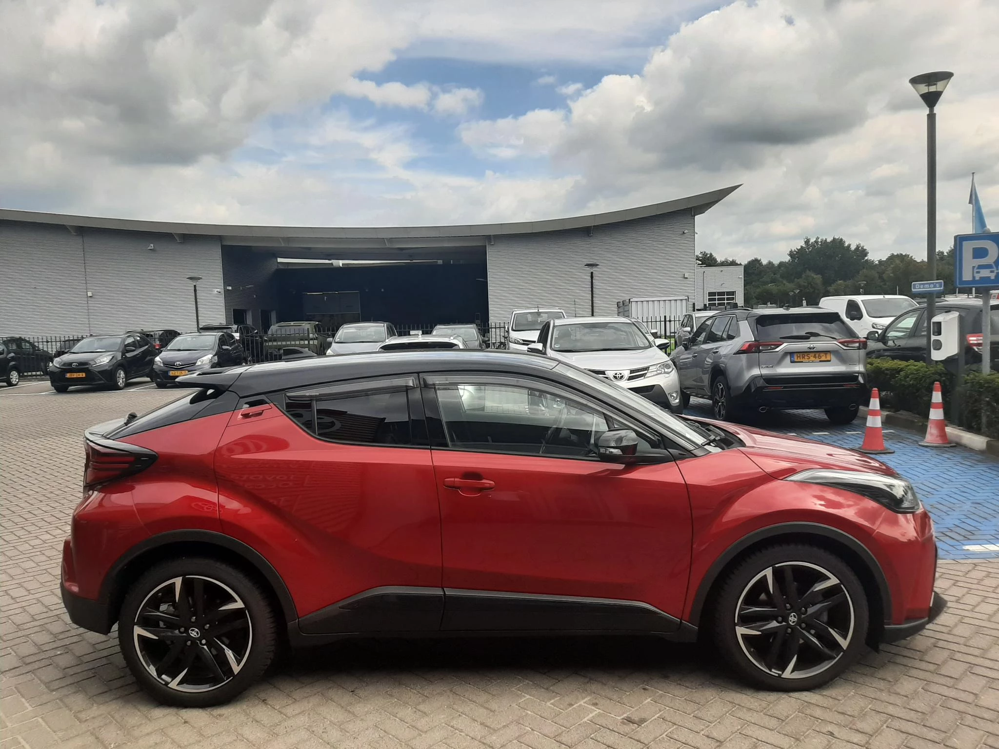 Hoofdafbeelding Toyota C-HR
